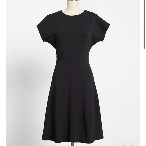 Modcloth Dresses & Skirts - ModCloth black t shirt dress with back cut out